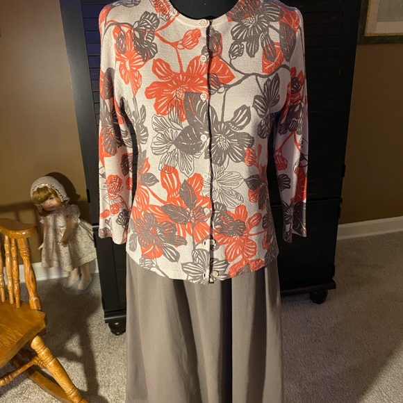 2 Piece Outfit - Picture 1 of 6